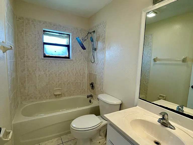 328 W Sugarland Cir — Photo 9