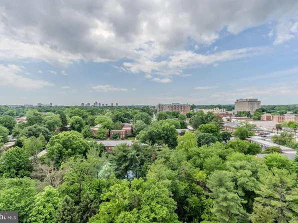 1016 S Wayne St APT 910, Arlington, VA 22204