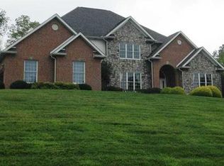210 Locust Valley Rd, Greensburg, PA 15601
