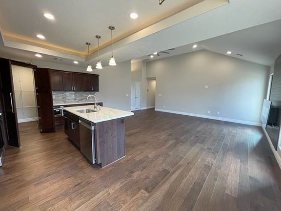 5th image of 652 Pheasant Cir