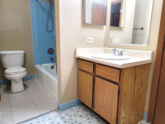 5th image of 2307 S Stewart Ave #I