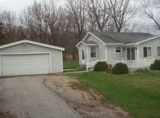 1376 Grand River Dr SE, Lowell, MI 49331