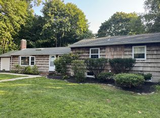 354 Liberty St, Hauppauge, NY 11788