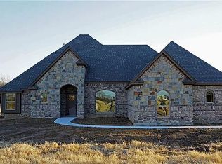 111 Lavender Ln, Springtown, TX 76082