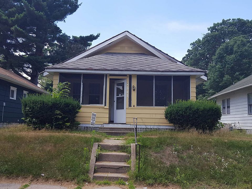 1st image of 1341 College St