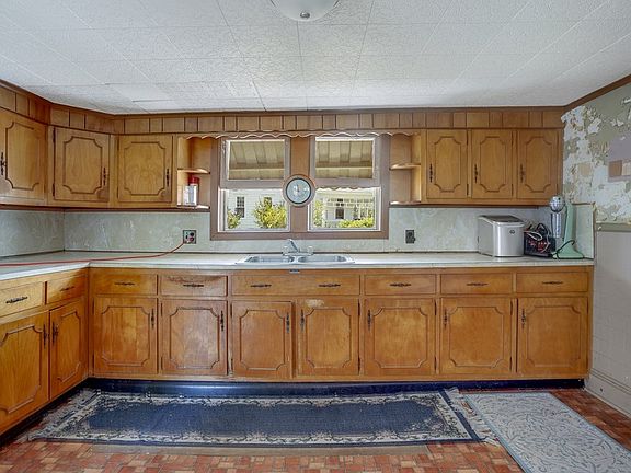 3rd image of 6348 Church St