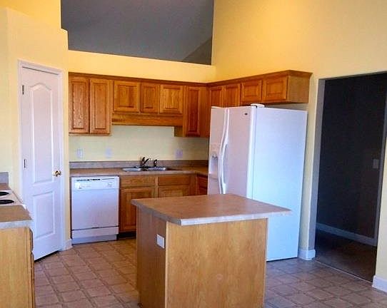 3rd image of 7413 Peterson Ln