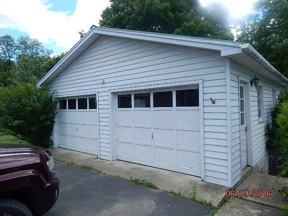 2nd image of 1798 N Ausable St