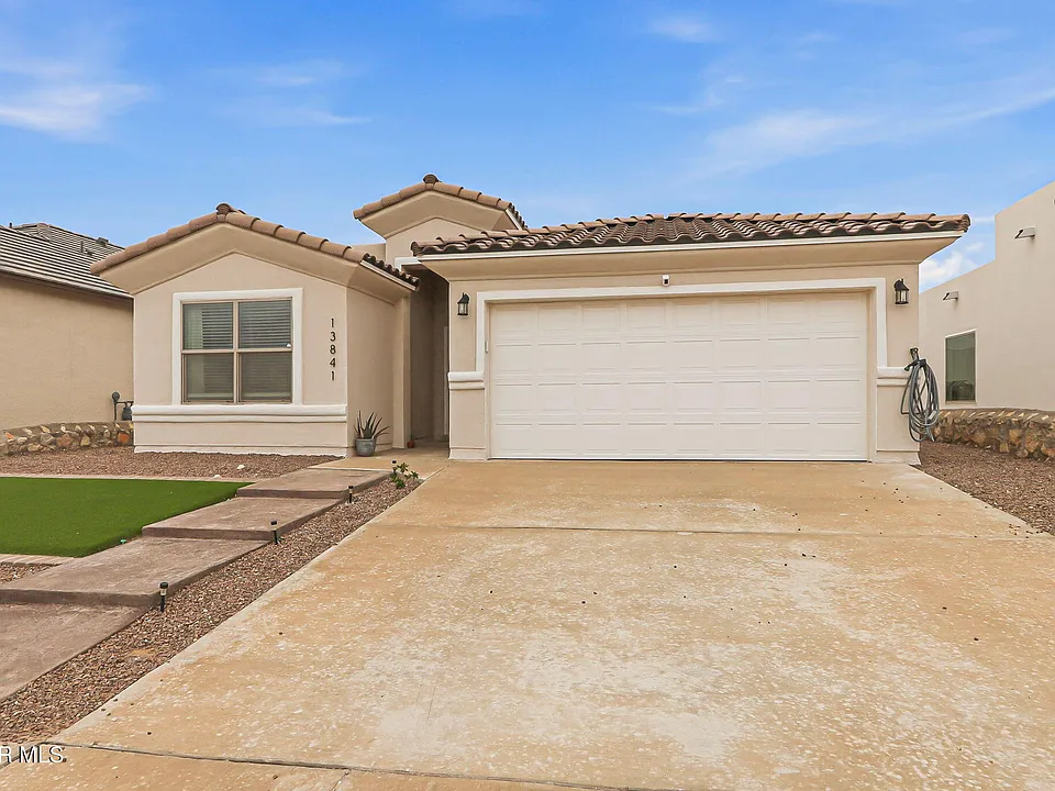 13841 Paseo Central Ave