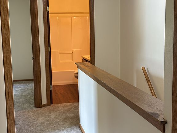 3rd image of 236 Cardinal Dr