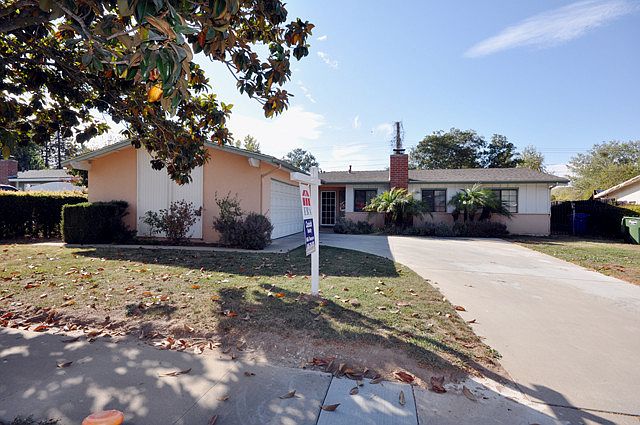 1st image of 945 Holly Knoll Dr