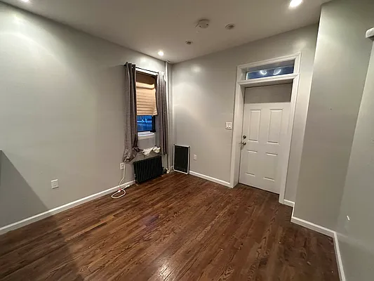 Rented by Premier Metro Realty Corp | media 18