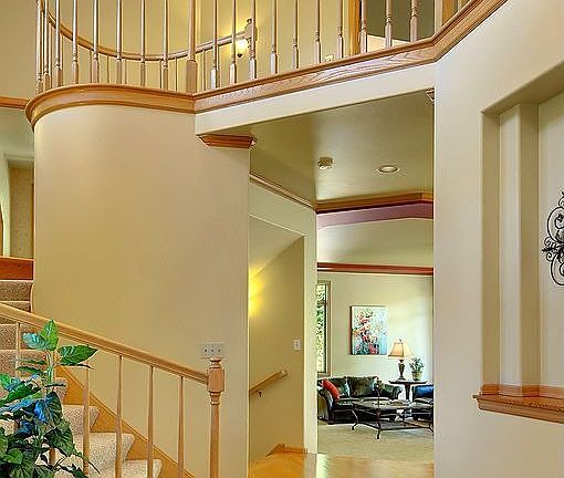 Entry way with high ceilings