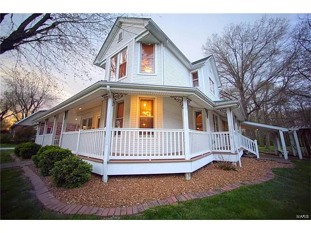 302 Montgomery St photo 1