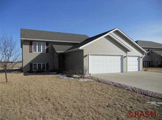 213 Inverness Dr, Mankato, MN 56001