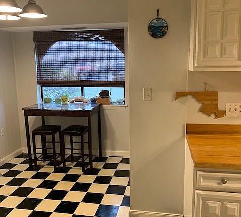 3rd image of 22 Silverwood Cir APT 1