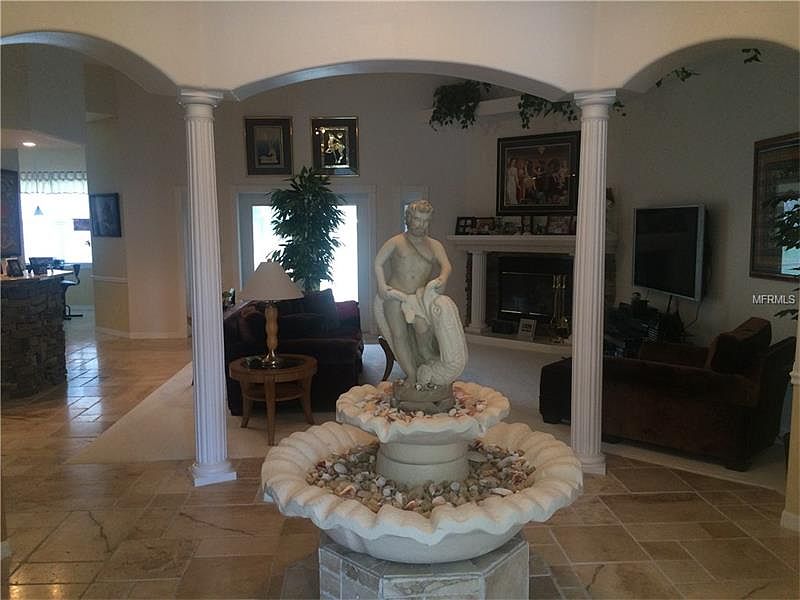 2nd image of 1861 Vina Ct