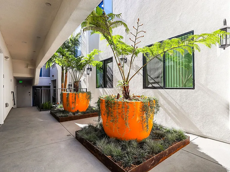 MODERNO La Granada Luxury Living — Photo 31