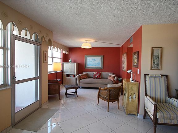 5th image of 250 174th St APT 612