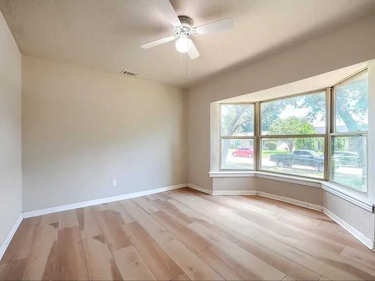 1273 Valencia Ln — Photo 11