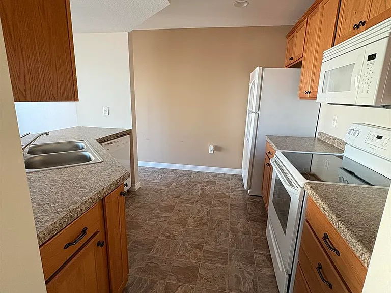 3707 S Broadway St — Photo 27