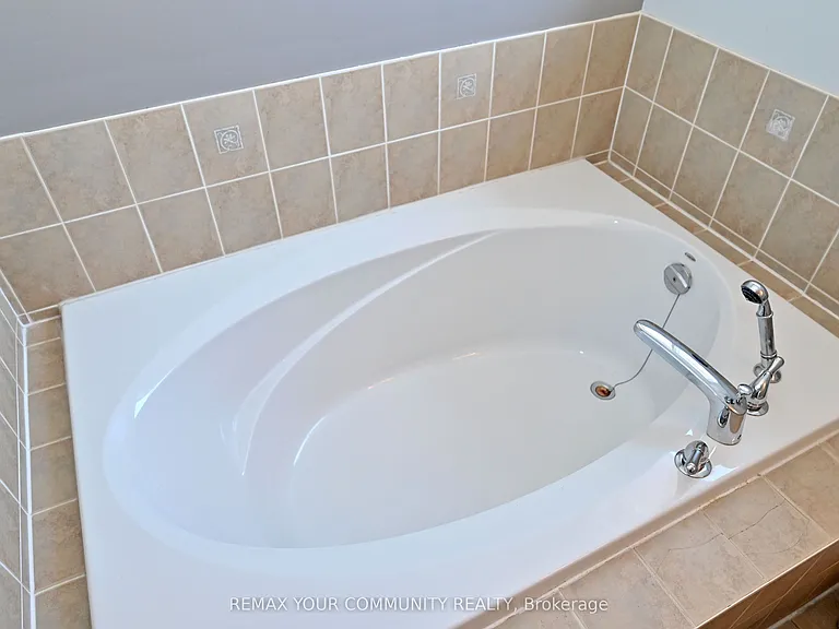 73 Laurendale Ave — Photo 16