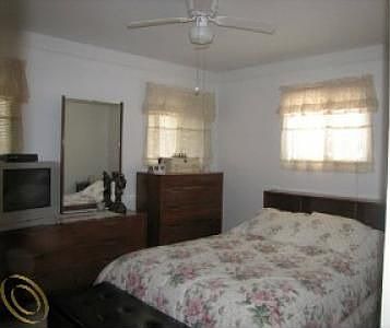 5th image of 9258 Vine Ave