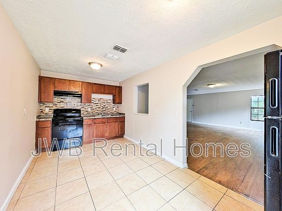 2nd image of 4840 Amos St