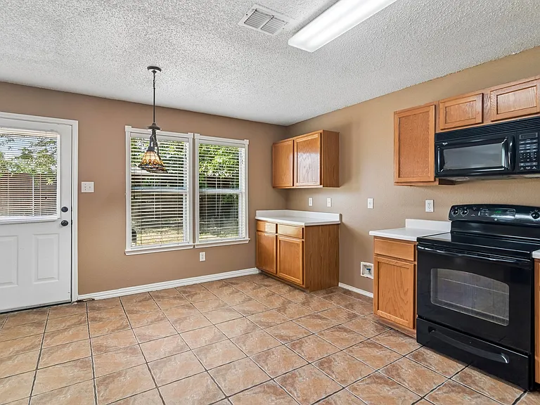 2232 Chestnut Dr — Photo 8