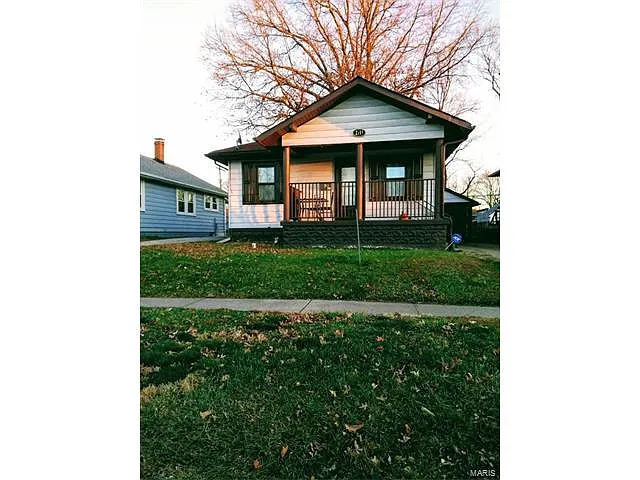 2714 Iowa St photo 1