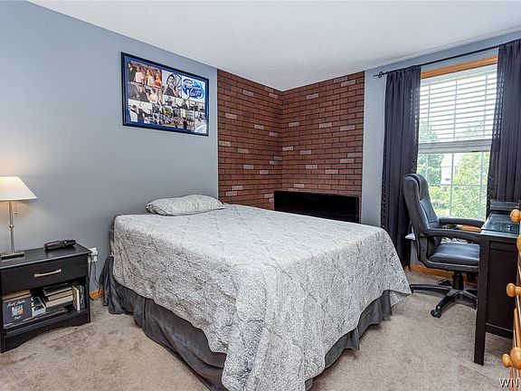4th image of 68 Trentwood Trl