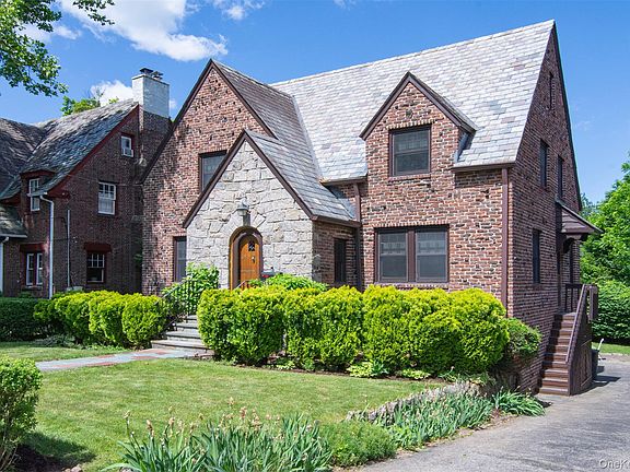 2nd image of 304 Crestwood Avenue