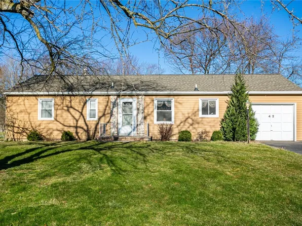 42 Campfire Rd S, Henrietta, NY 14467