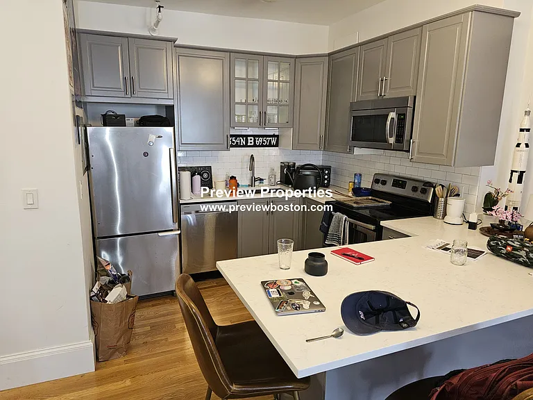 Beacon St — Photo 6