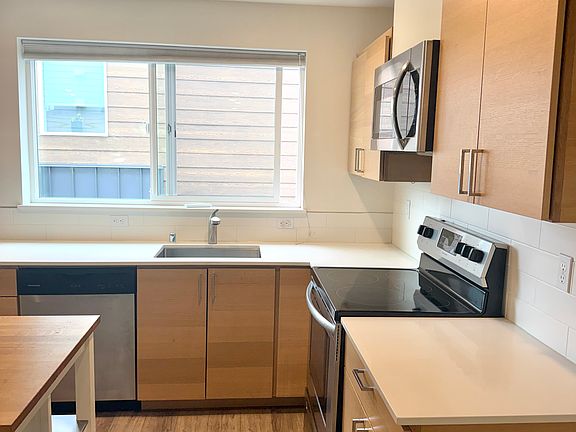 5th image of 3402 15th Ave W #7
