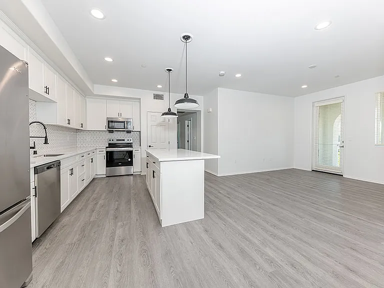 Placita Luxe Residences — Photo 8