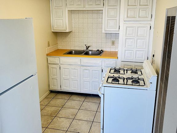 2nd image of 216 N Court Ave