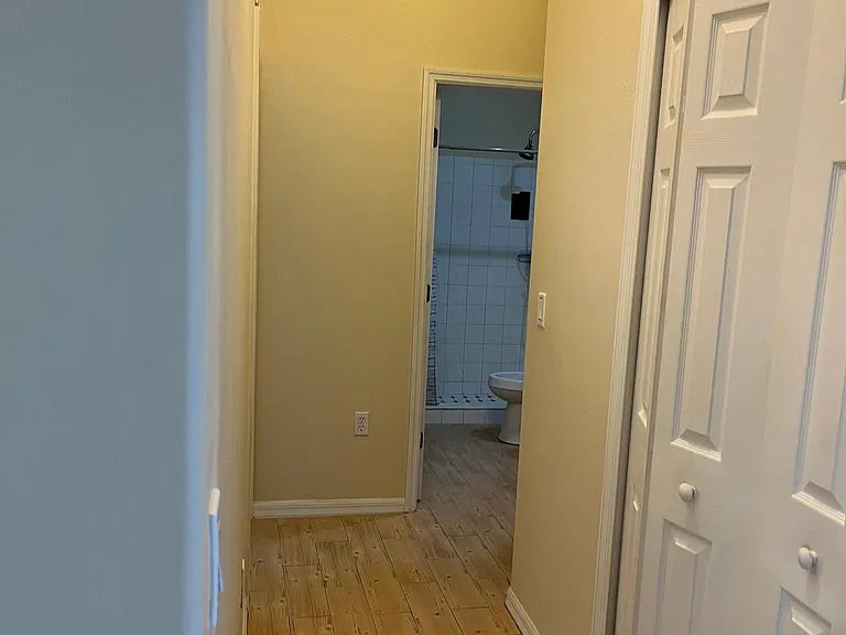 317 SE 16th Pl — Photo 8