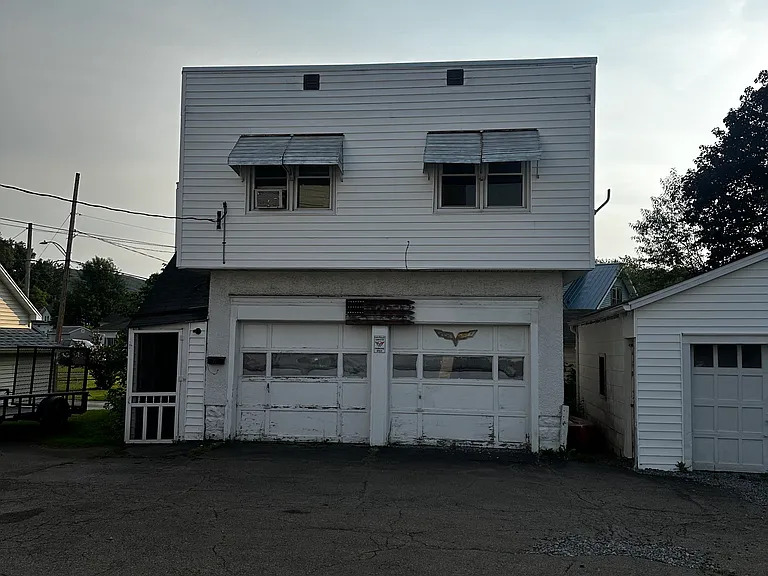 710 Front St — Photo 1