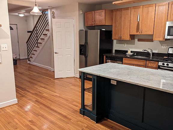 4th image of 1328 Holbrook St NE