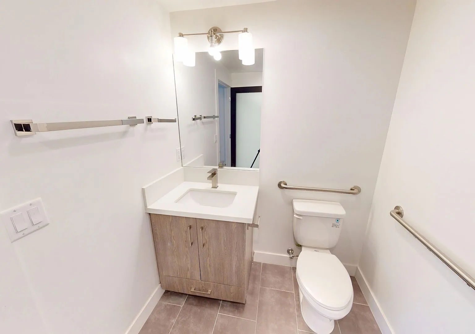 14827 Victory Blvd — Photo 4