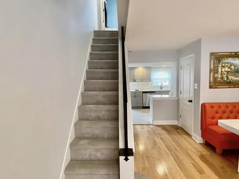 209 Daly St — Photo 3