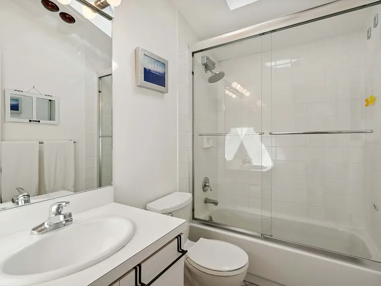 38 Eisenhower Dr — Photo 16