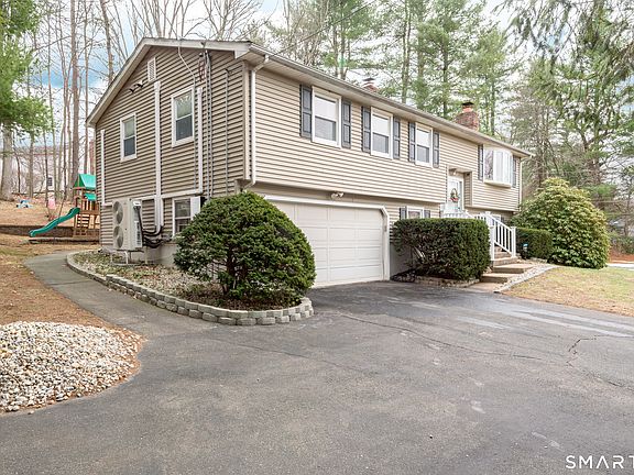 2nd image of 58 Hollow Brook Road