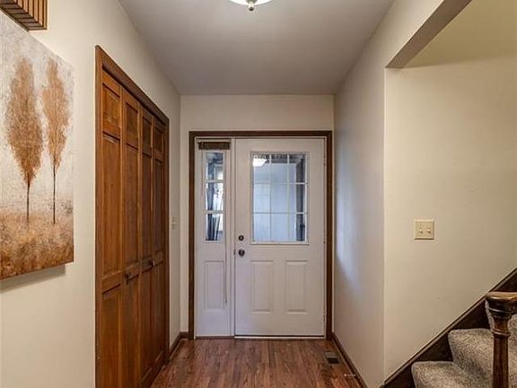 3rd image of 7312 Yorkshire Dr