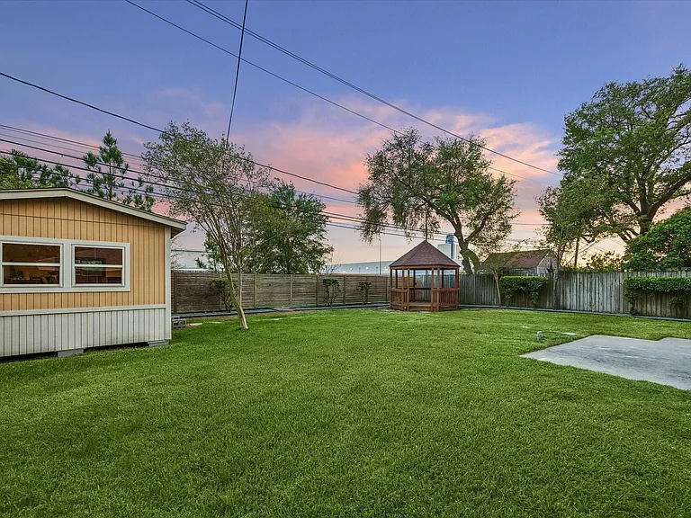 9813 Pine Lake Dr — Photo 22
