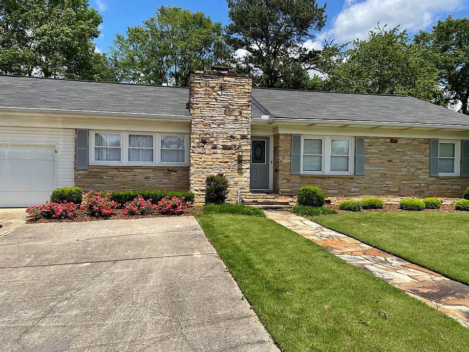 1st image of 2 Parkwood Cir