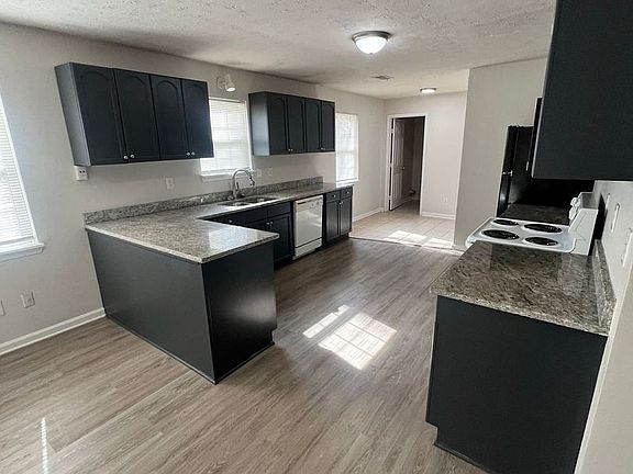 3rd image of 3361 Grand Central Dr