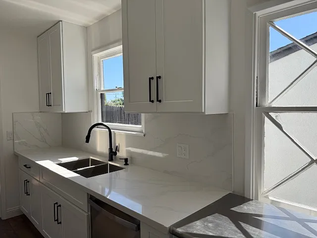 1424 Riverside Dr — Photo 9