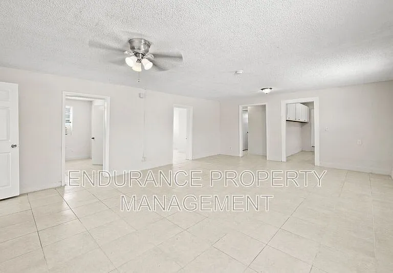 1125 W 28th St — Photo 6